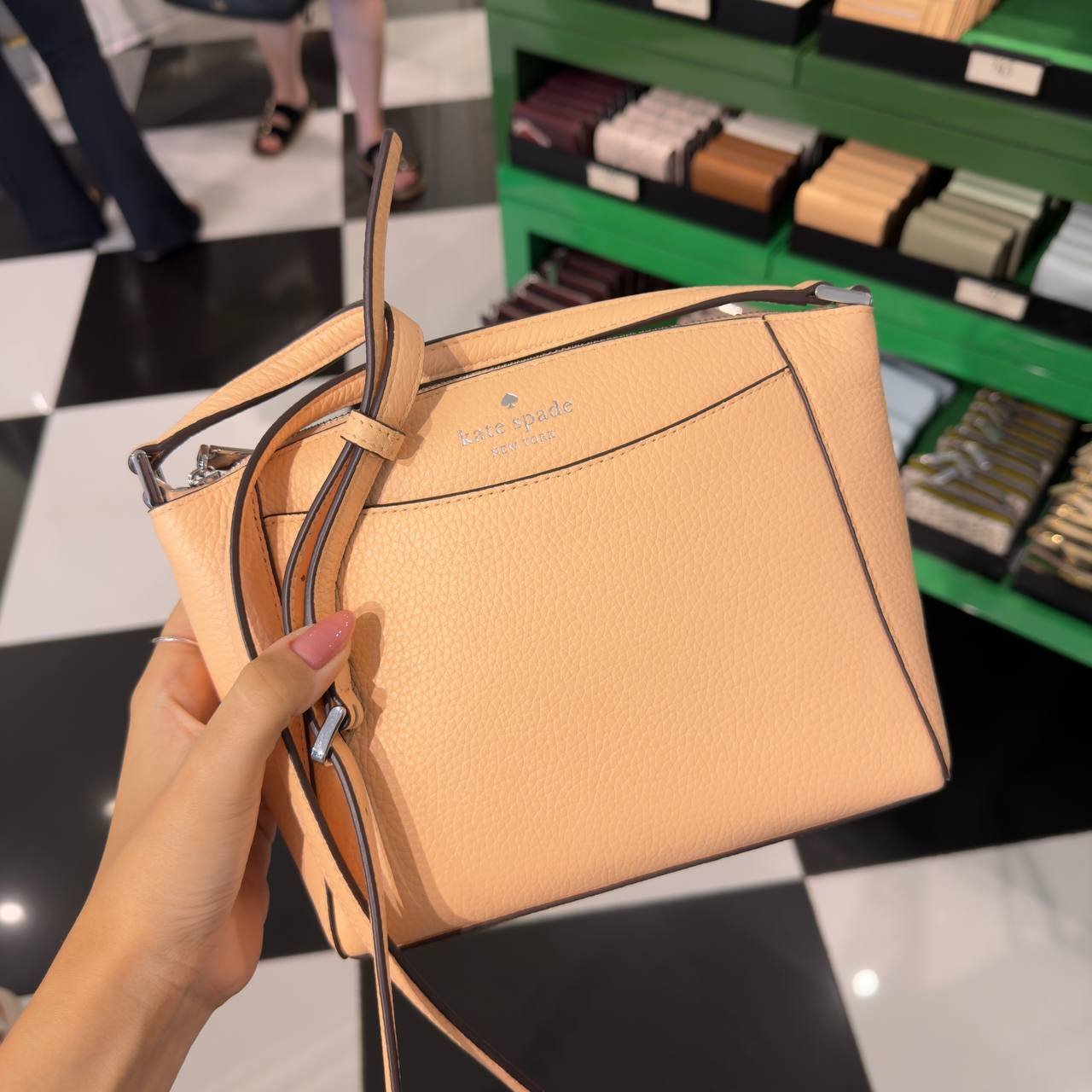 CROSSBODY
