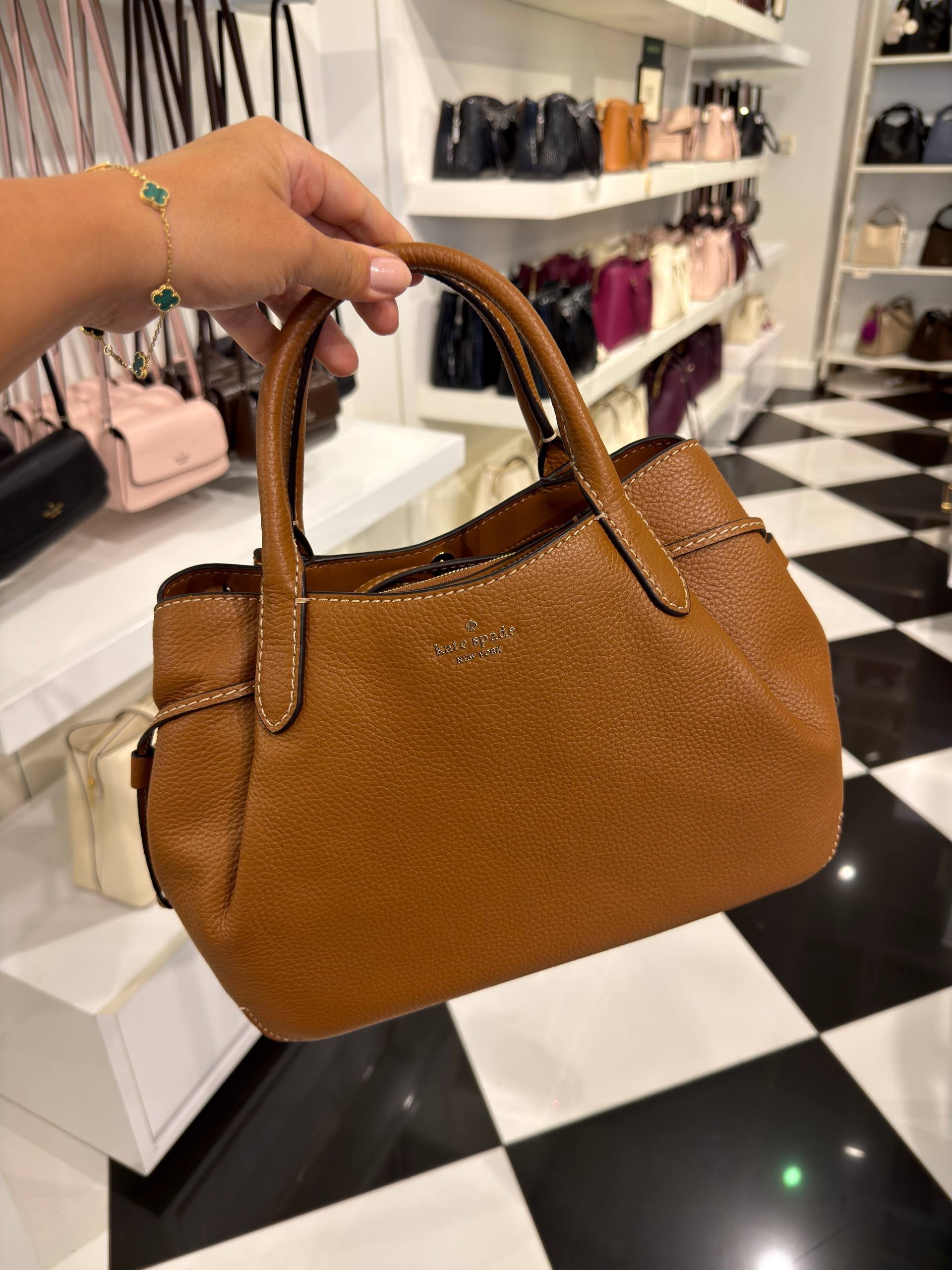 BOLSA DE MÃO COM ALÇA EXTRA