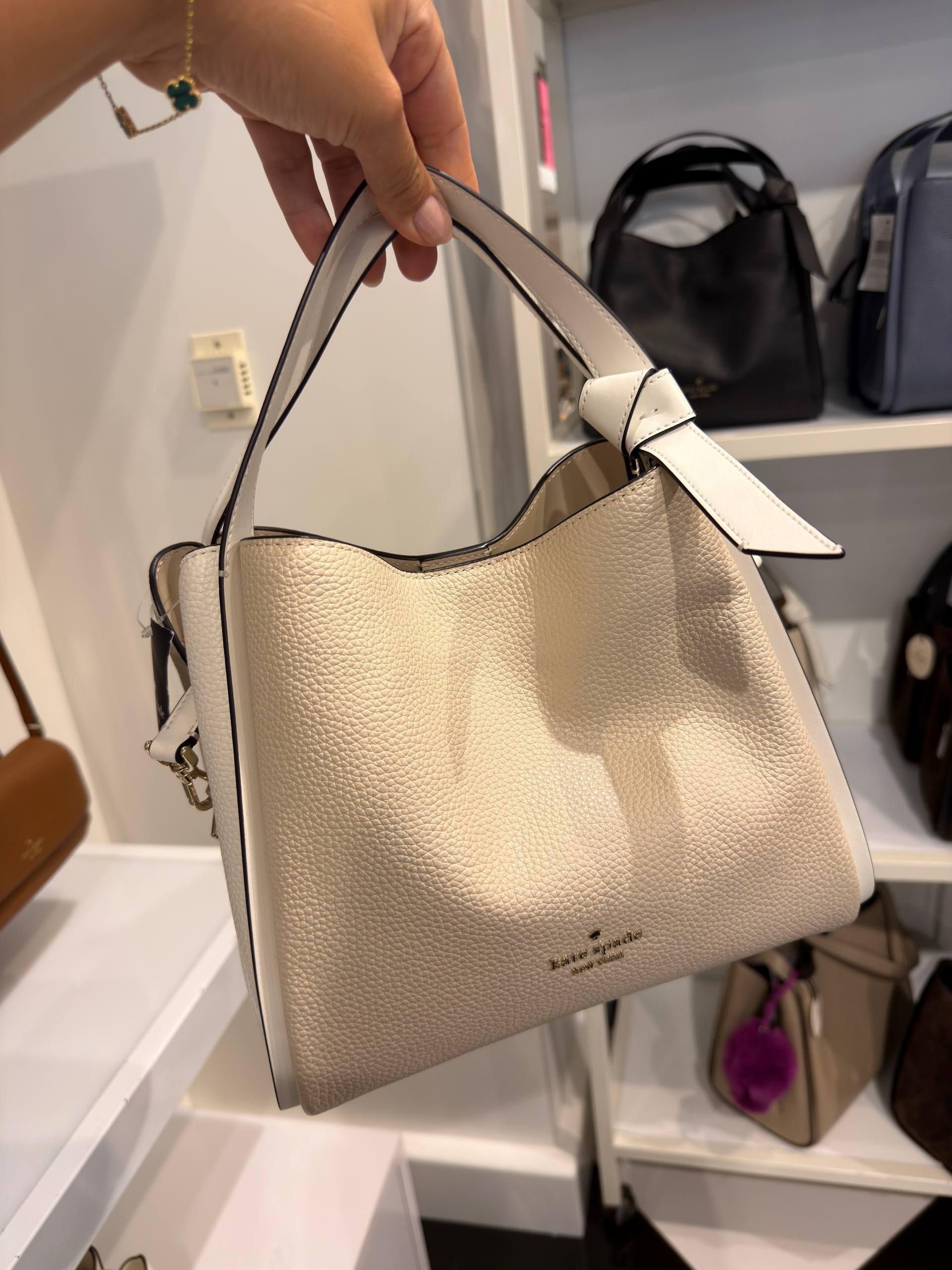 BOLSA DE MÃO COM ALÇA EXTRA