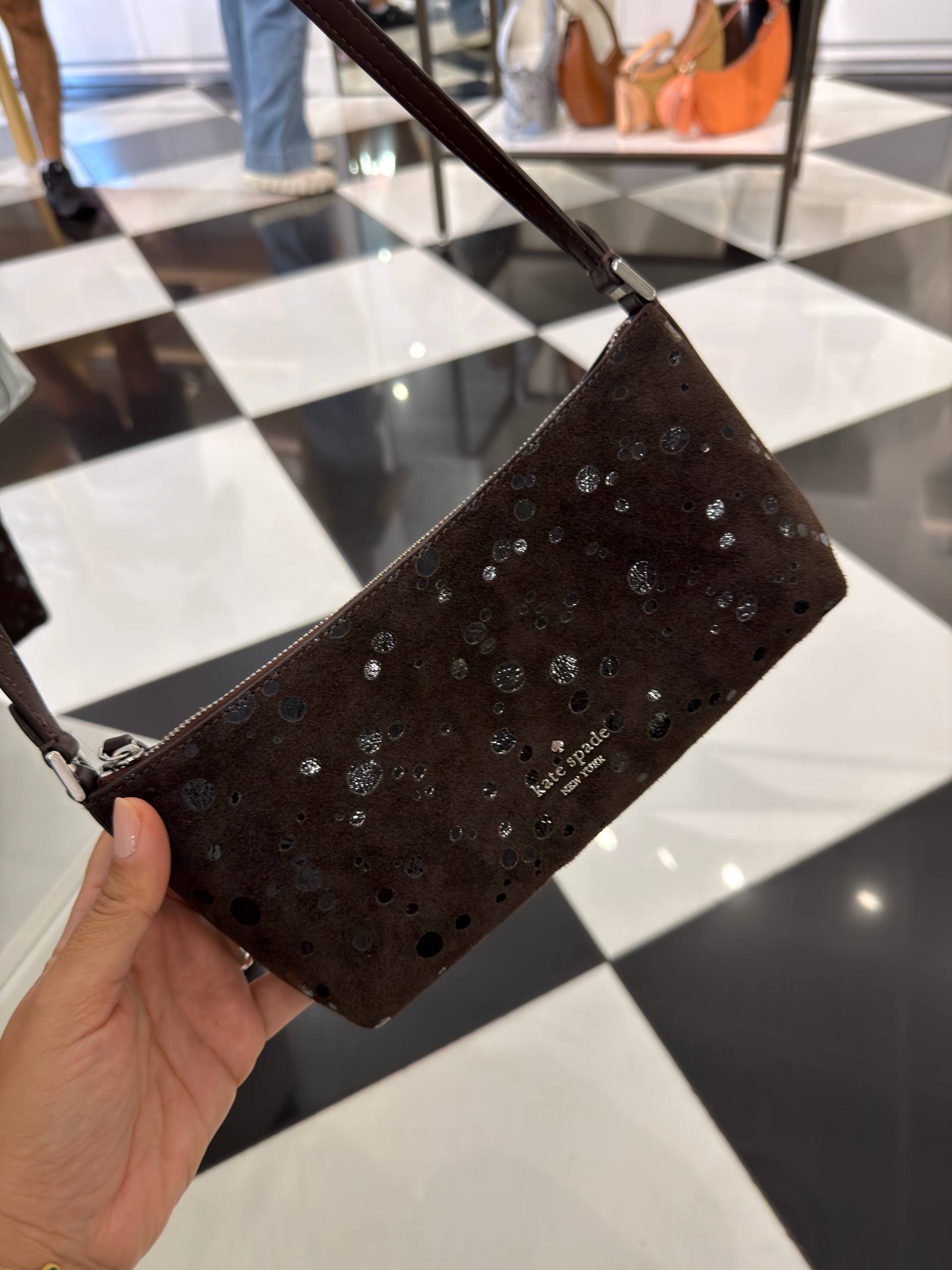 CROSSBODY
