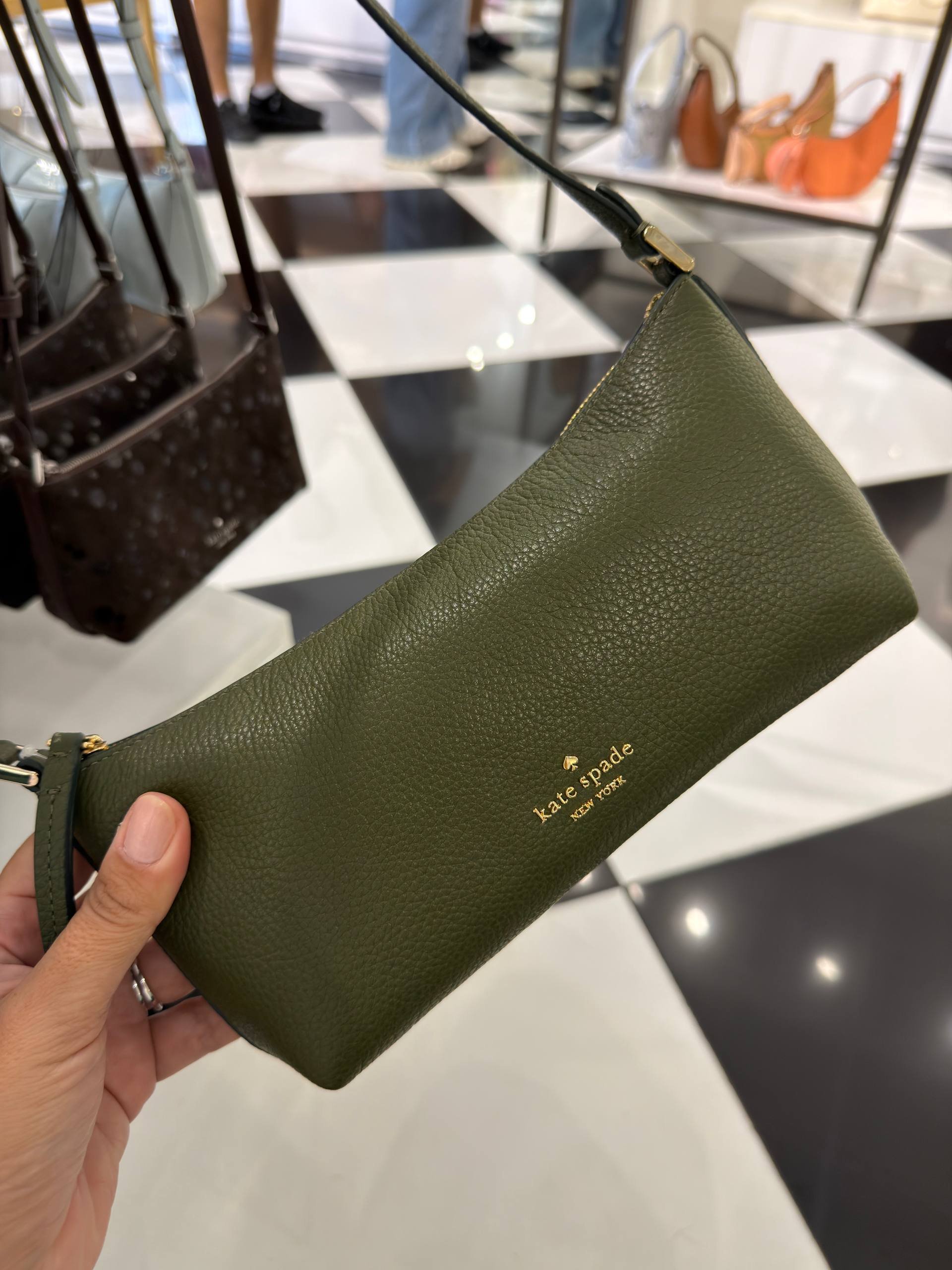 CROSSBODY