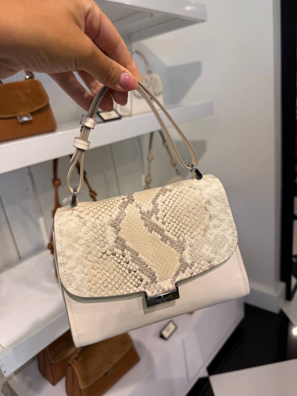 BOLSA DE MÃO COM ALÇA EXTRA KP027