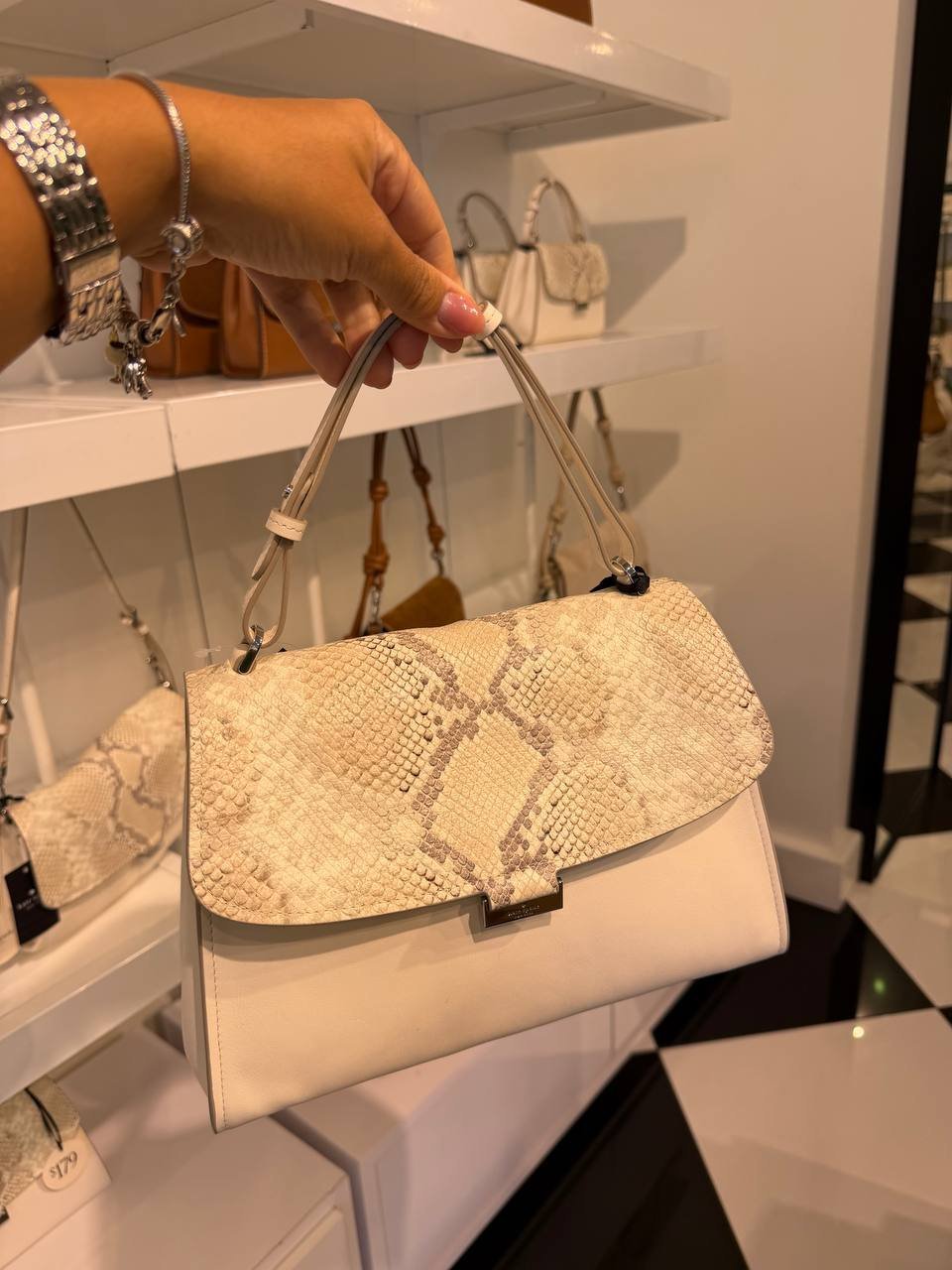 BOLSA DE MÃO COM ALÇA EXTRA KO493