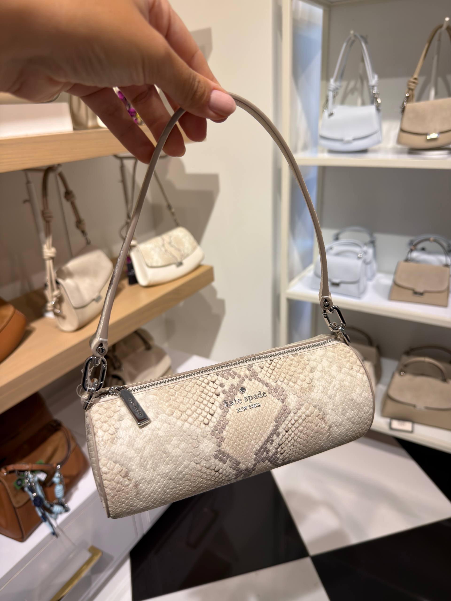BOLSA DE OMBRO COM ALÇA EXTRA