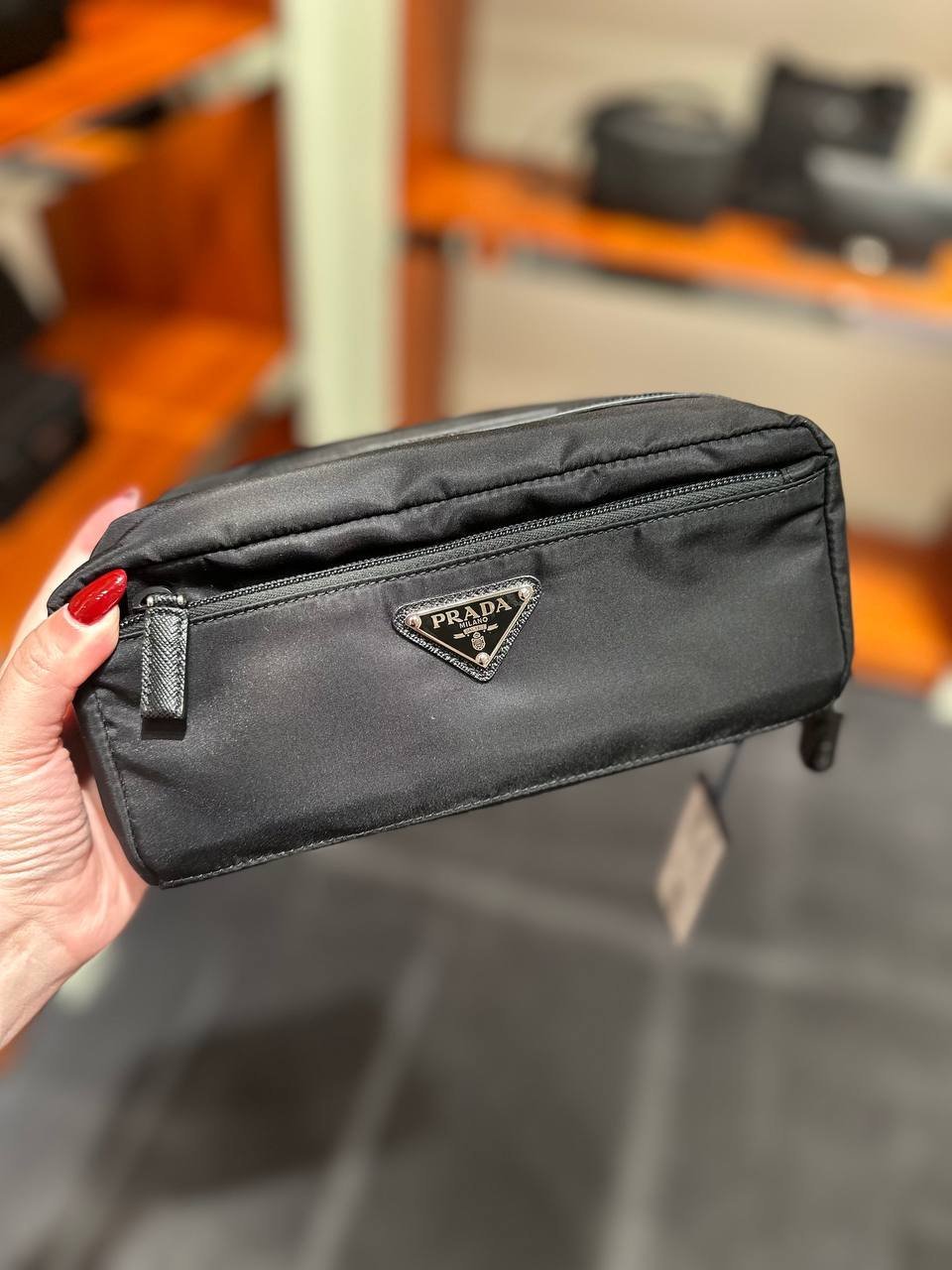 NECESSAIRE