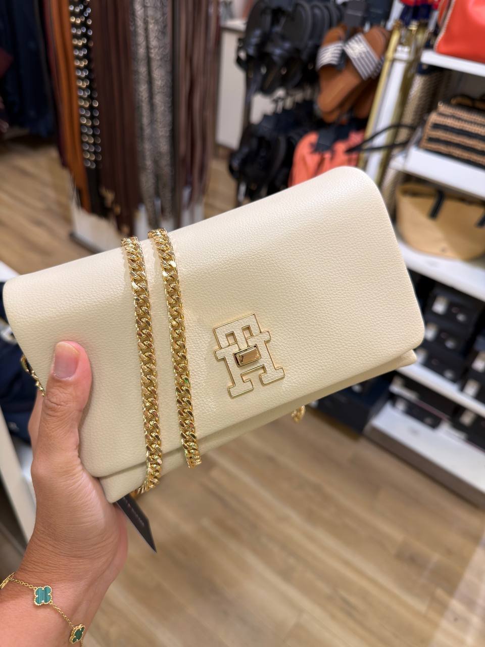 BOLSA COM ALÇA DE CORRENTE