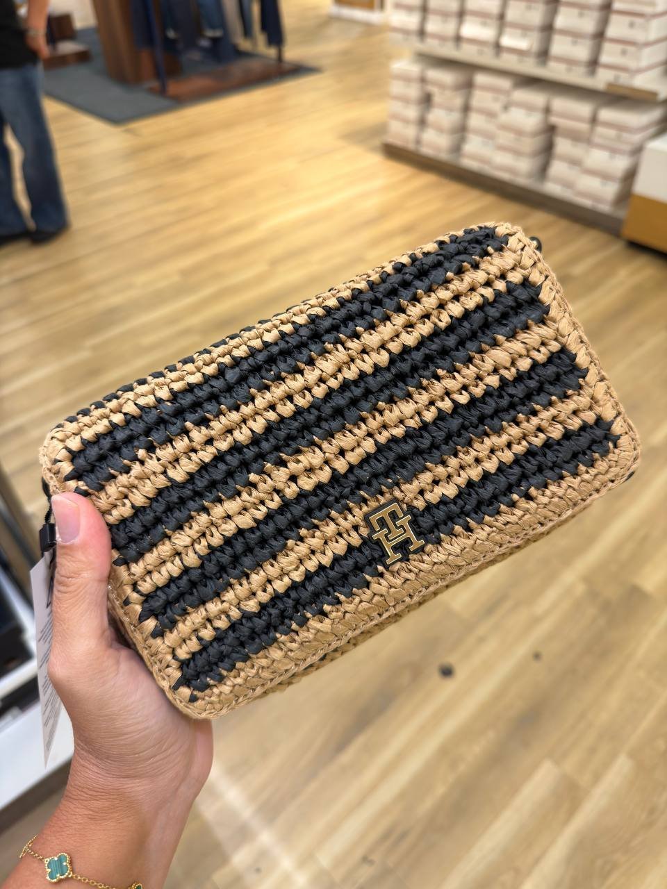 CROSSBODY