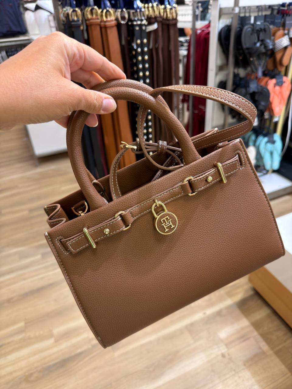 BOLSA DE MÃO COM ALÇA EXTRA