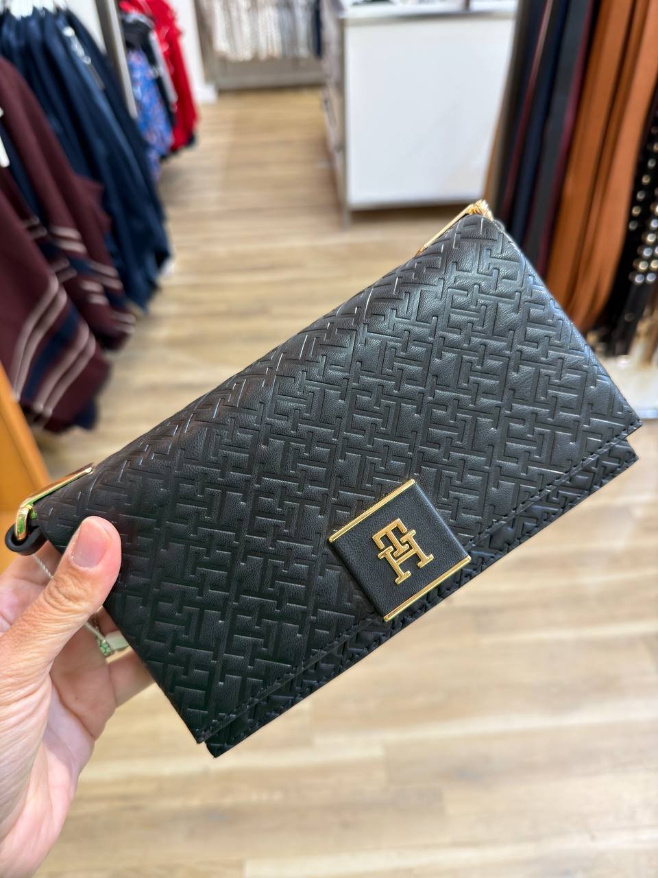 CROSSBODY