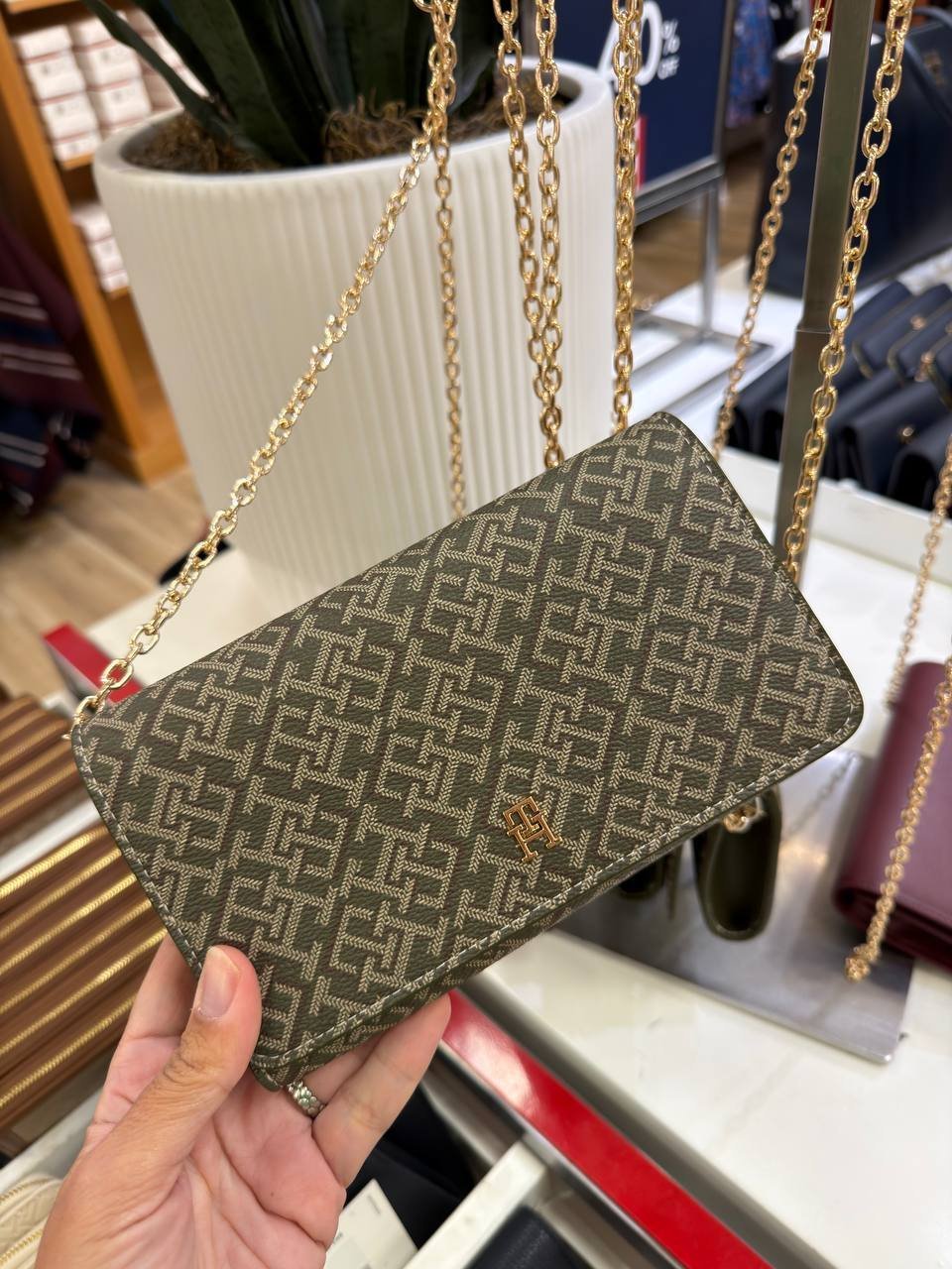 CROSSBODY