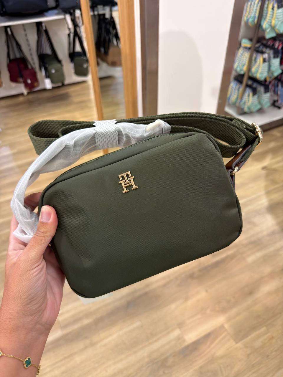 CROSSBODY
