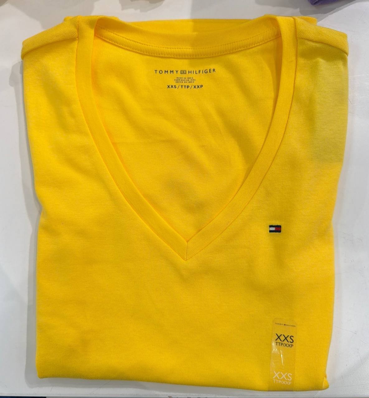 CAMISETA GOLA V