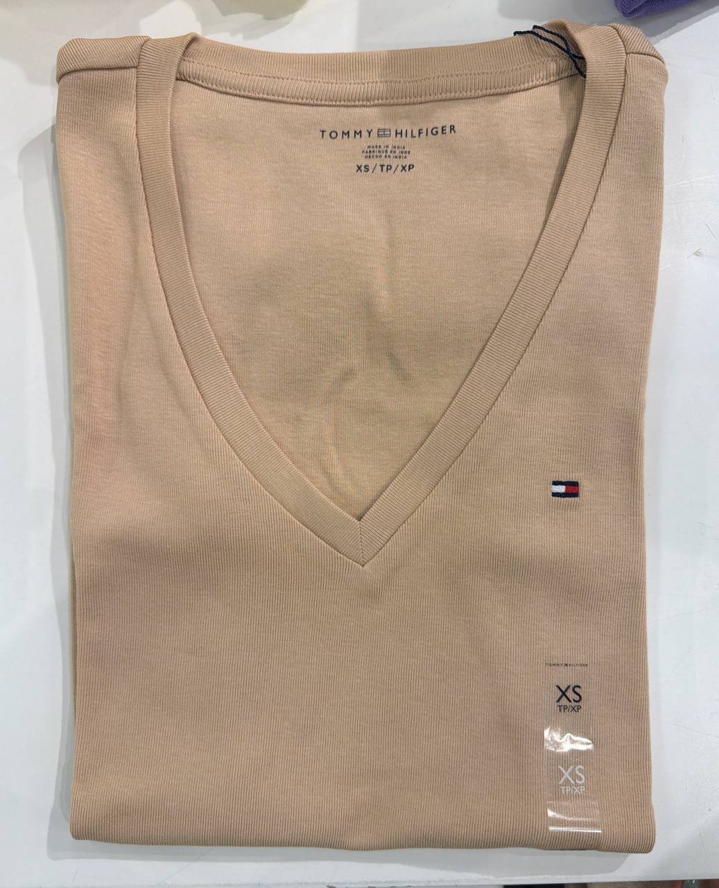 CAMISETA GOLA V
