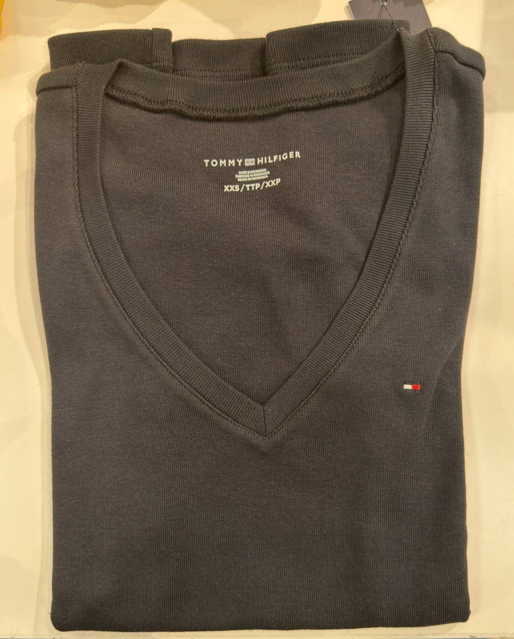 CAMISETA GOLA V