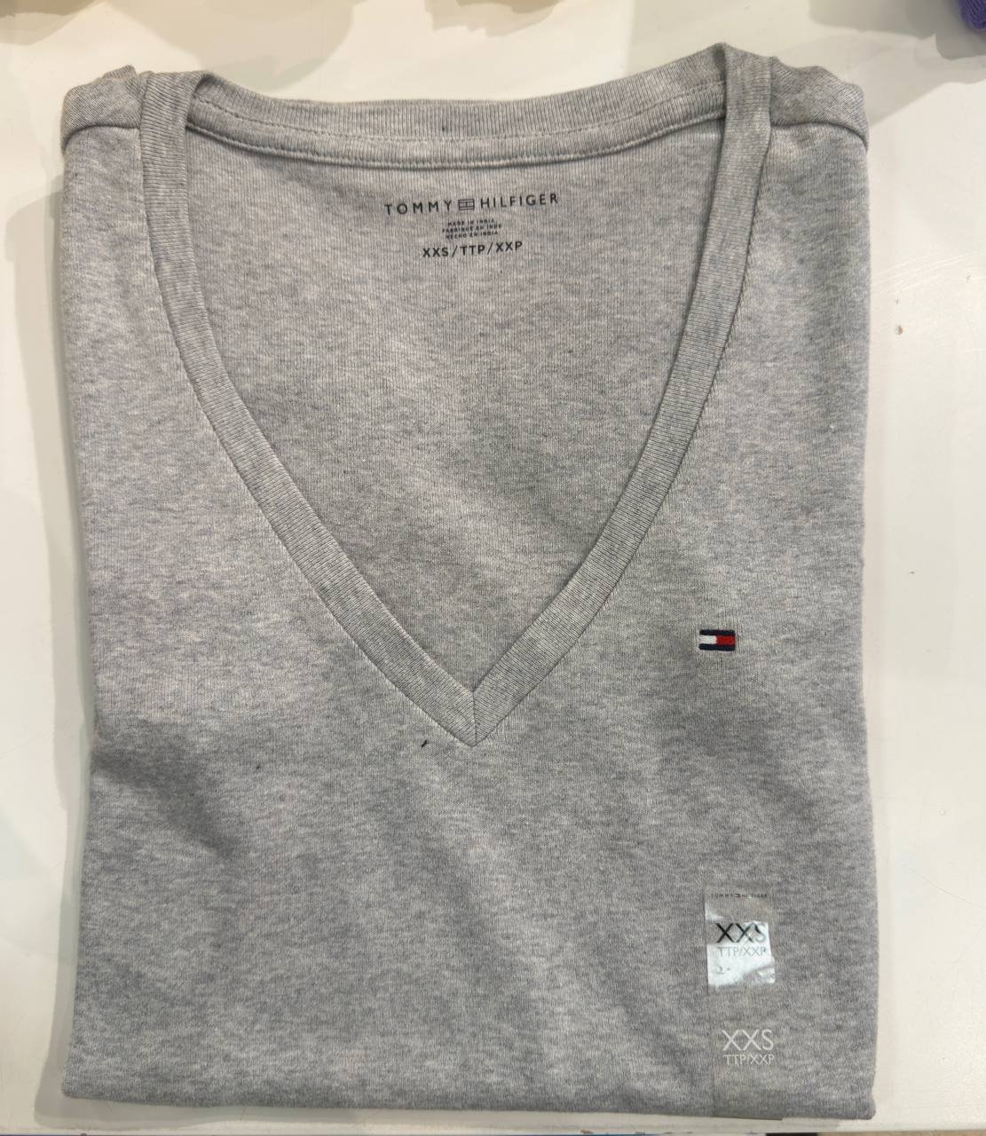 CAMISETA GOLA V