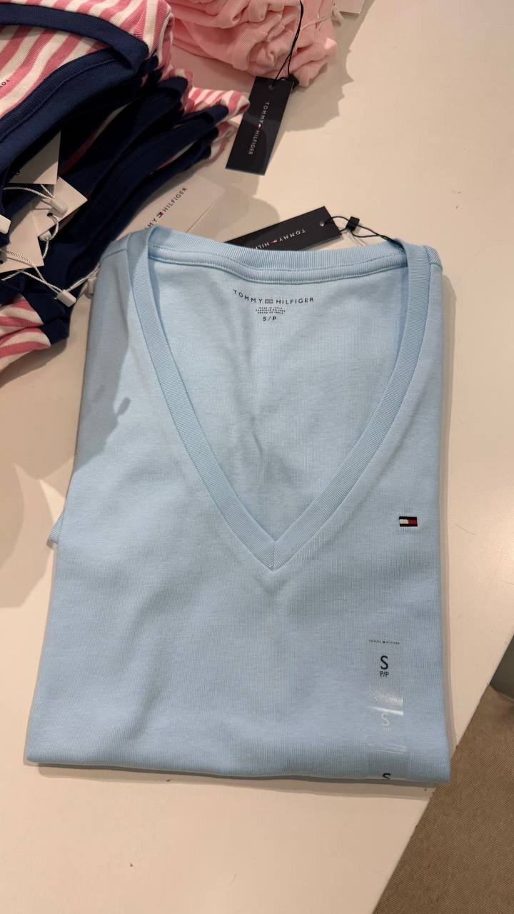 CAMISETA GOLA V