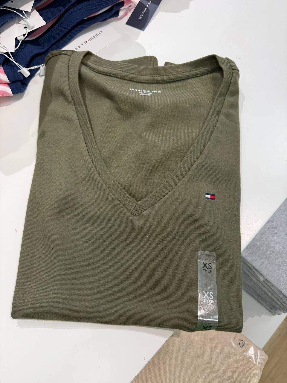 CAMISETA GOLA V