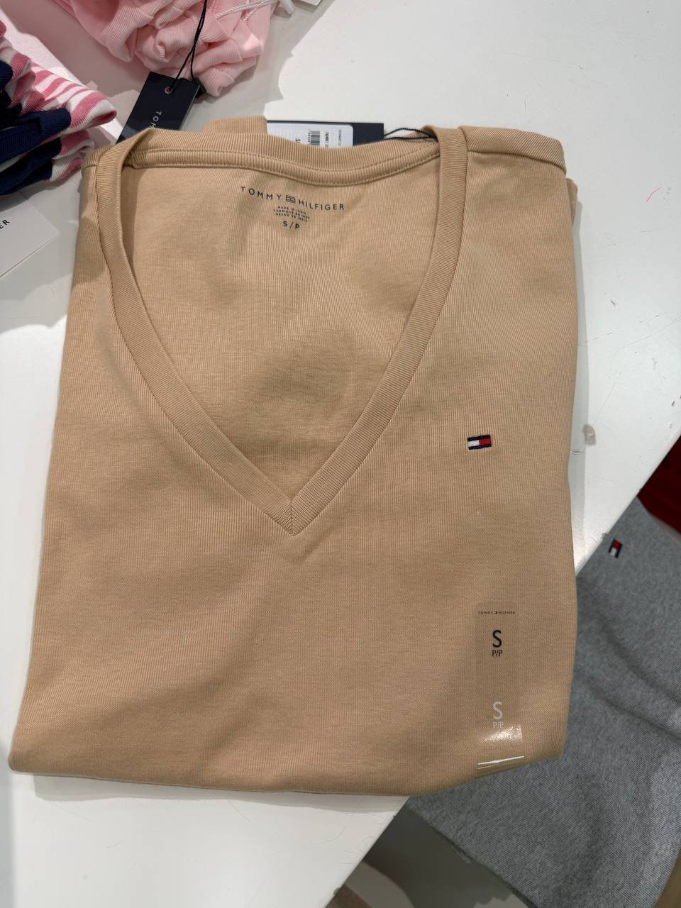 CAMISETA GOLA V