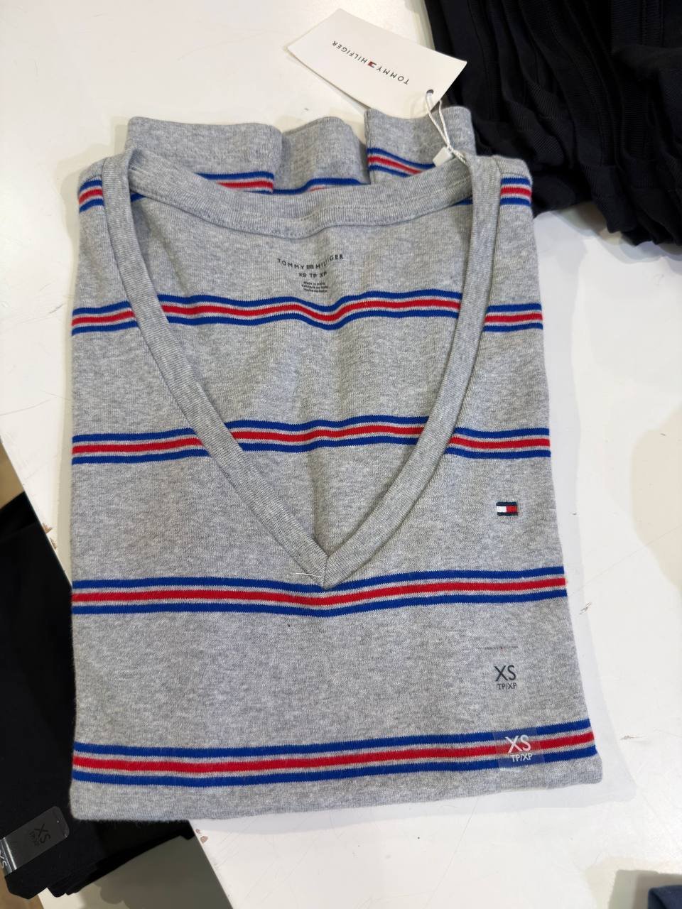 CAMISETA GOLA V