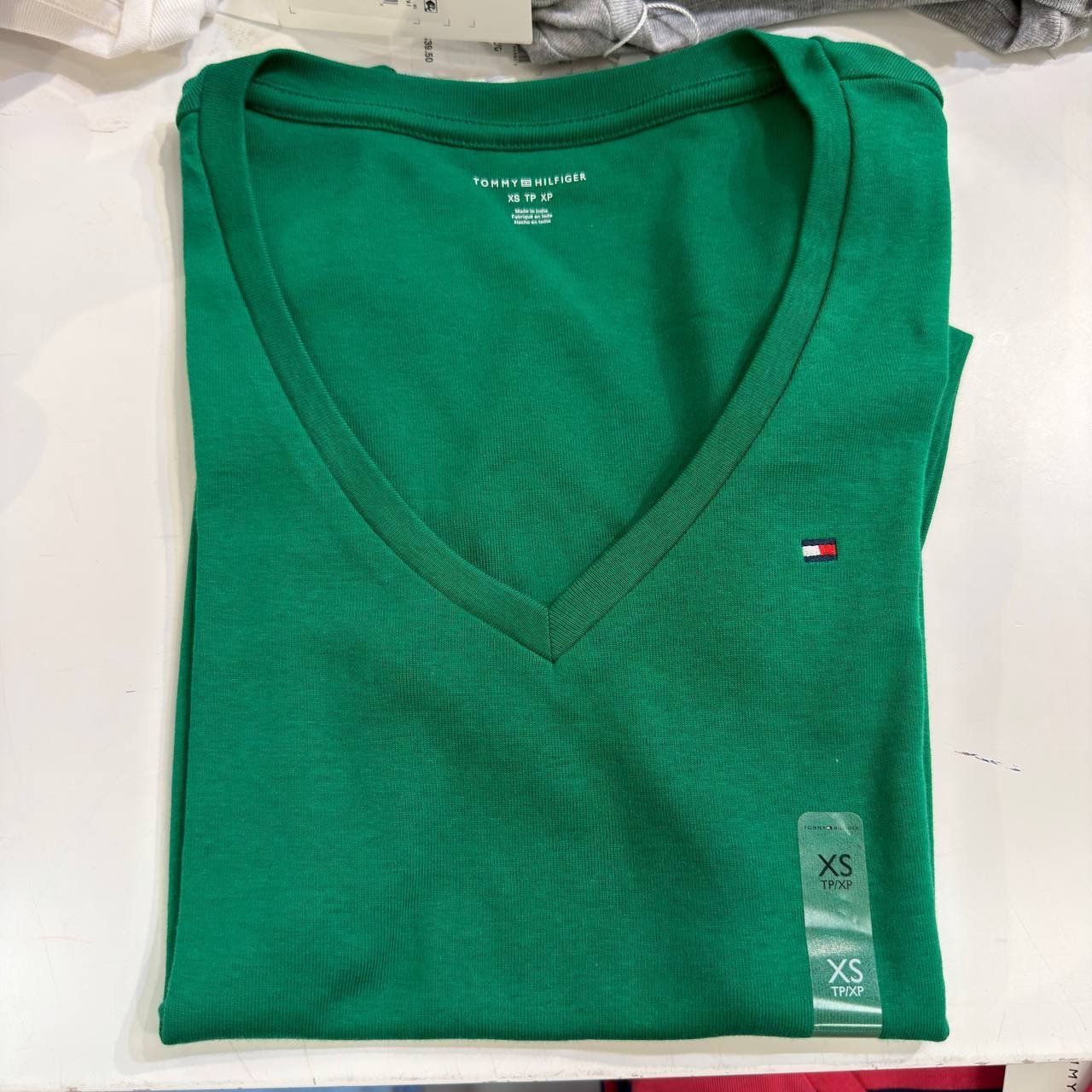 CAMISETA GOLA V