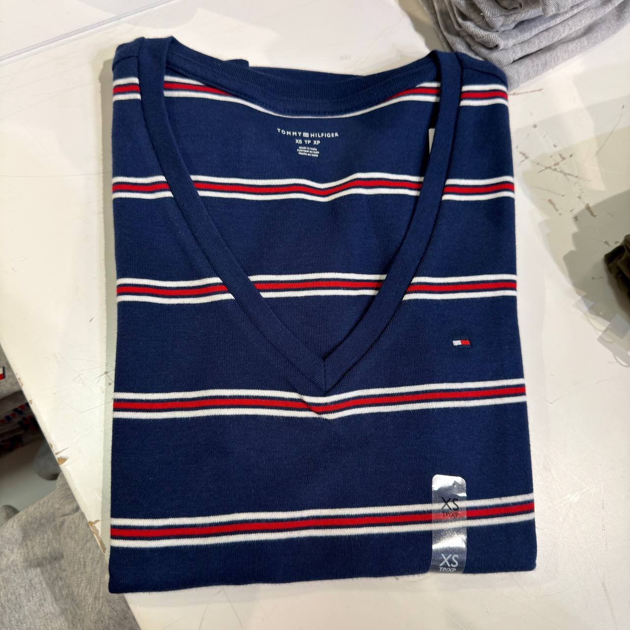 CAMISETA GOLA V