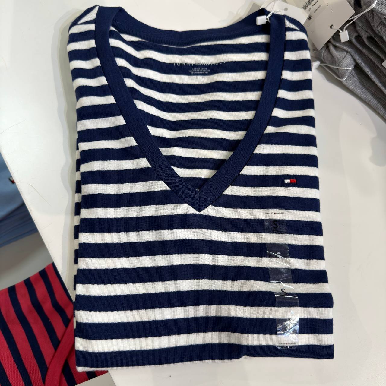 CAMISETA GOLA V