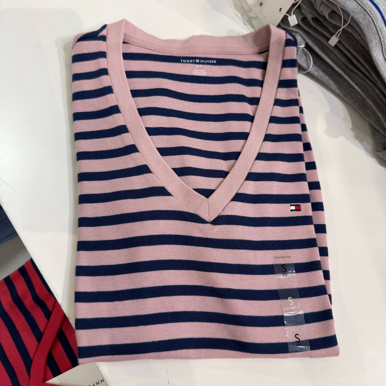 CAMISETA GOLA V