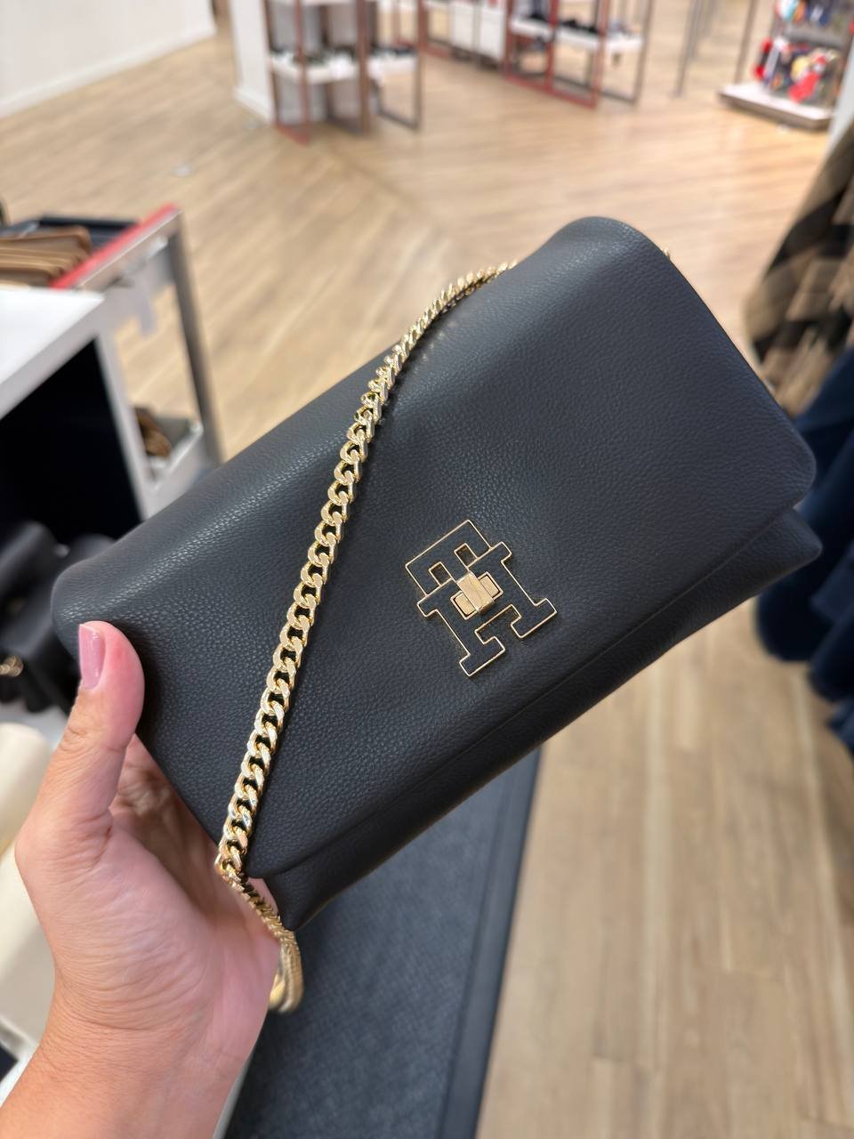 CROSSBODY