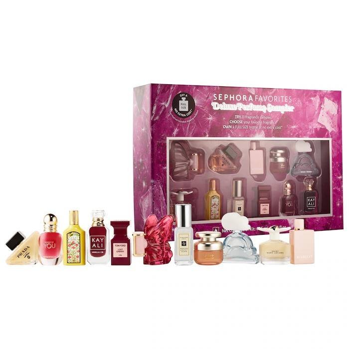 Holiday Must-Haves Makeup & Skincare Value Set pode escolher um perfume