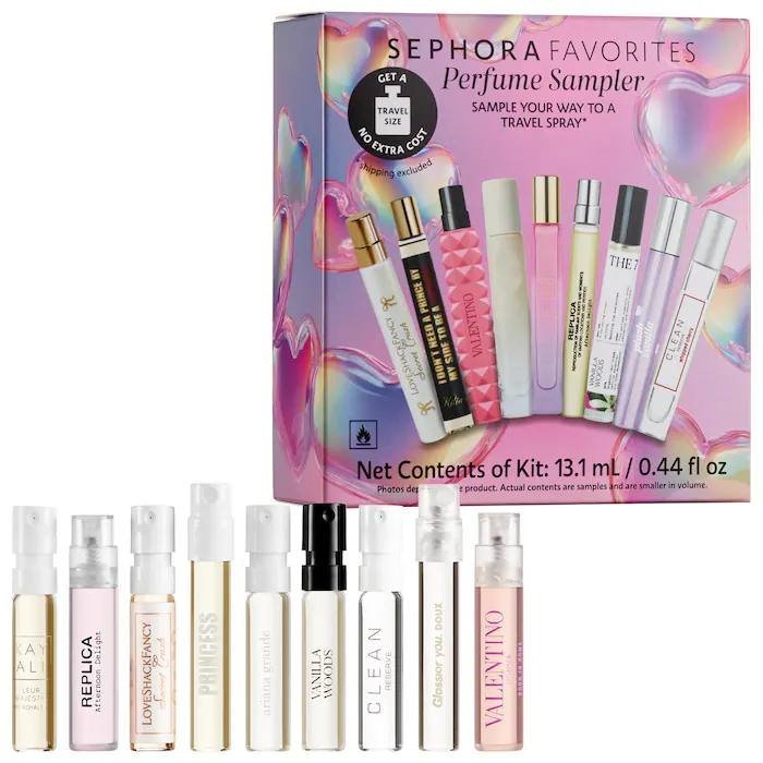 Holiday Must-Haves Makeup & Skincare Value Set pode escolher um perfume