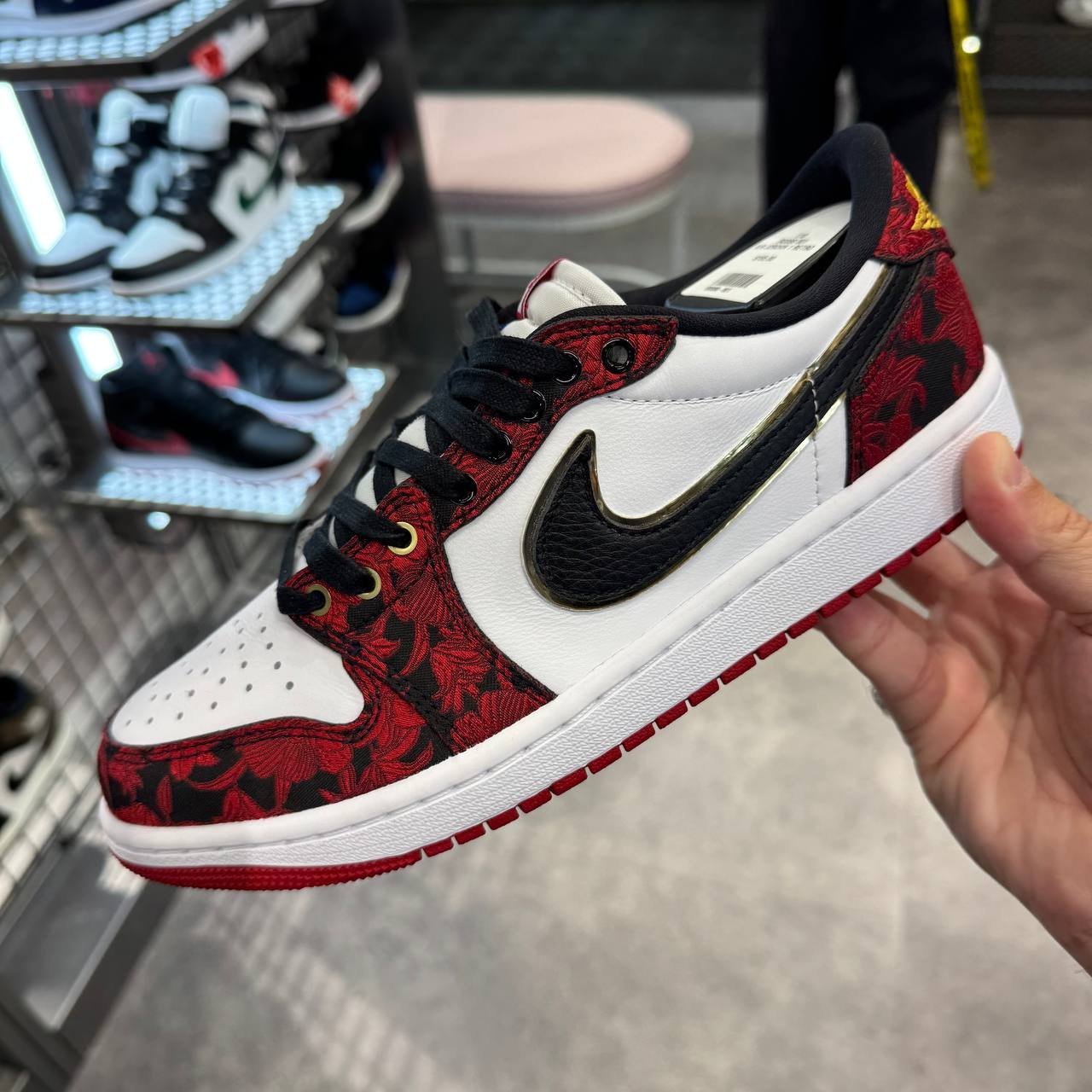 NIKE JORDAN RETRO 1