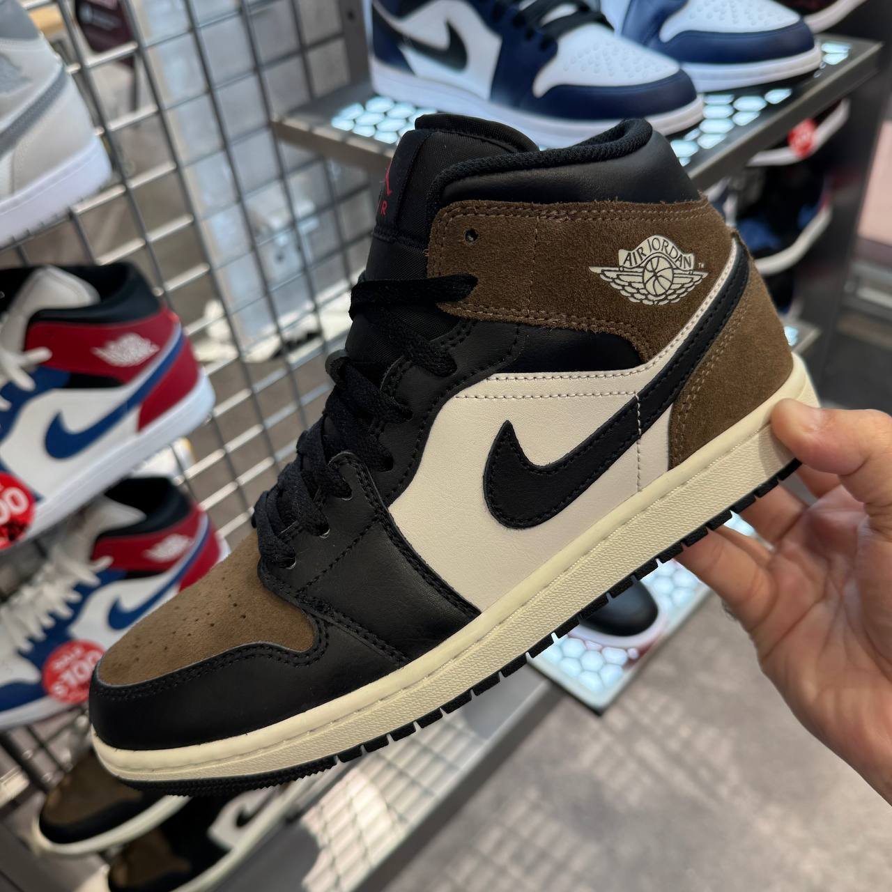 NIKE JORDAN 1