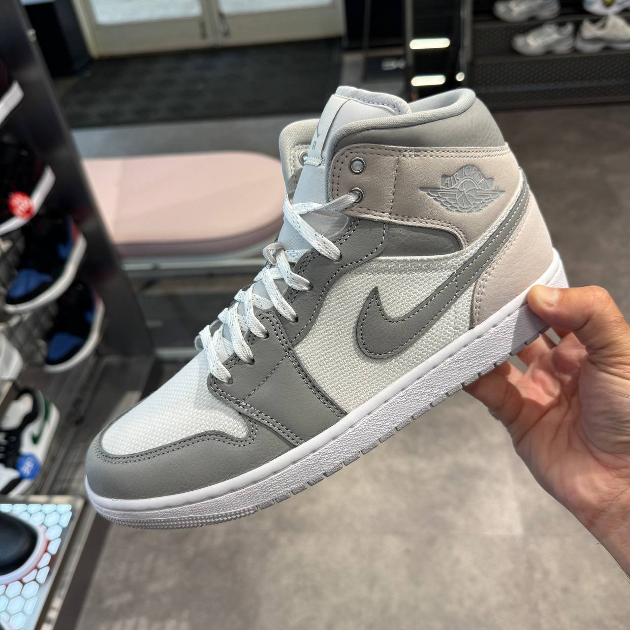 NIKE JORDAN 1