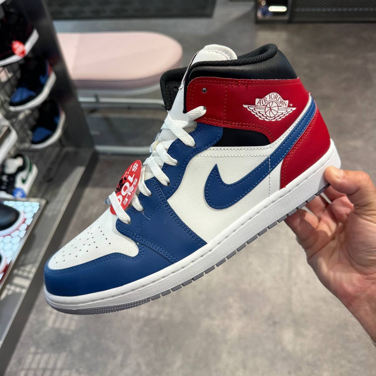 NIKE JORDAN 1