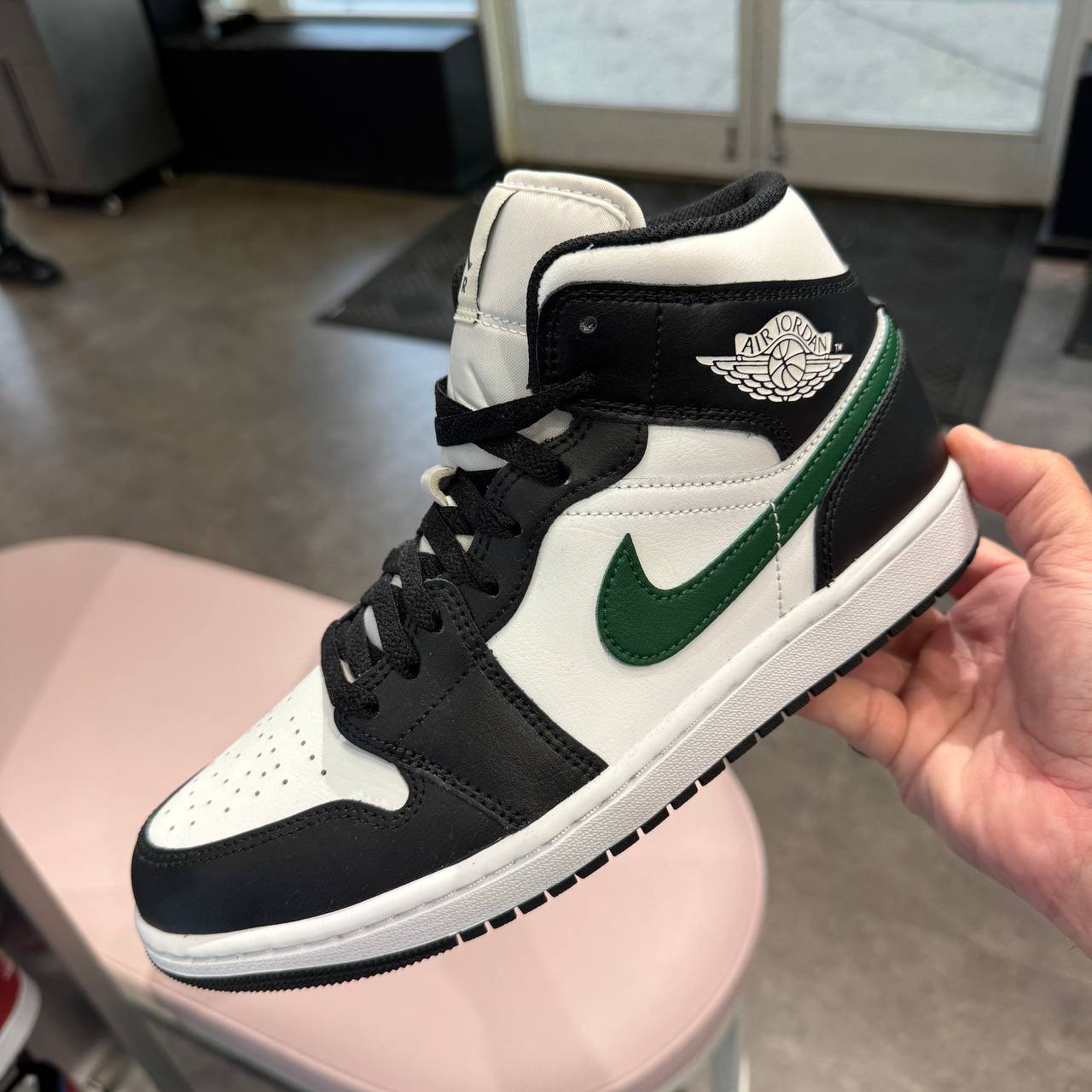NIKE JORDAN 1