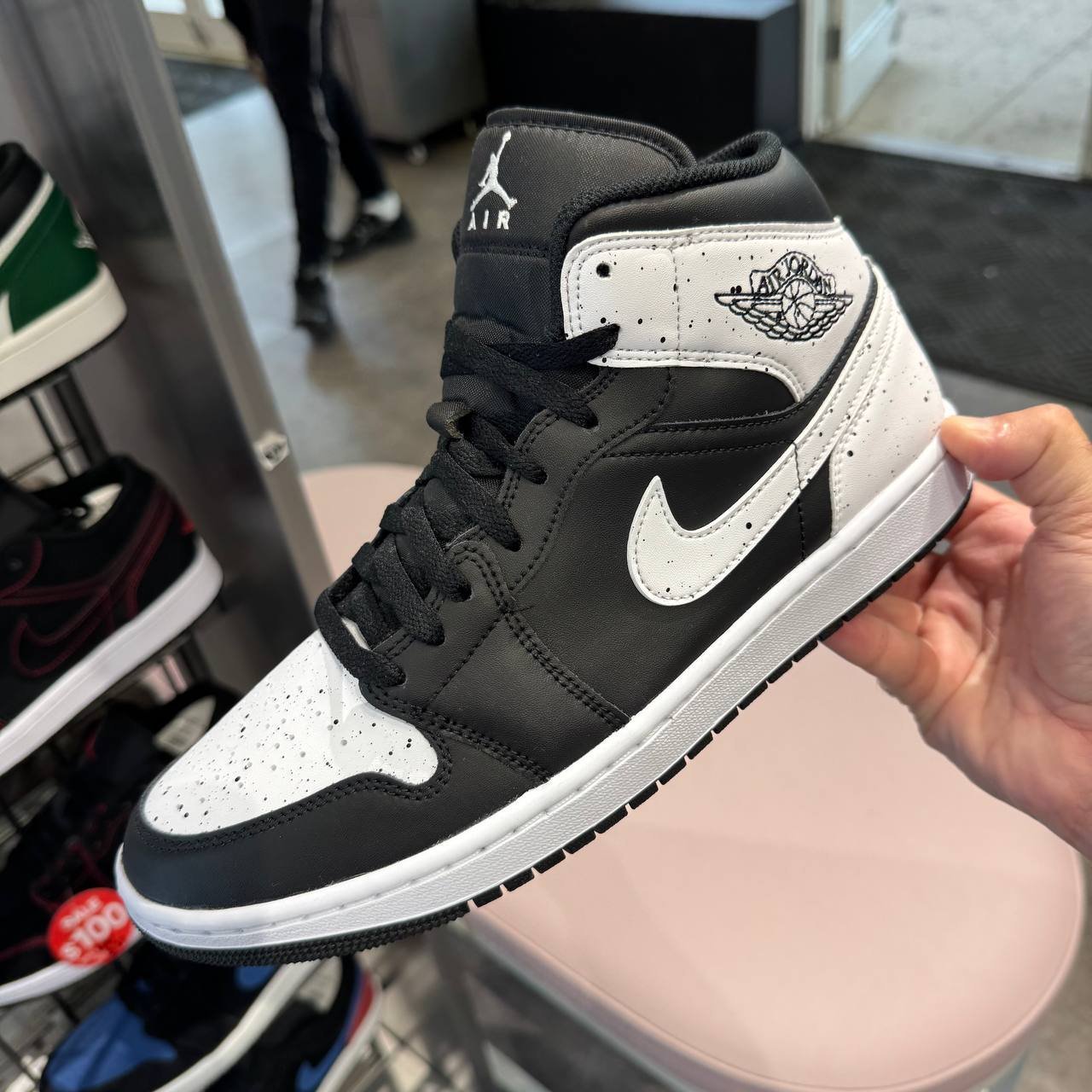 NIKE JORDAN 1