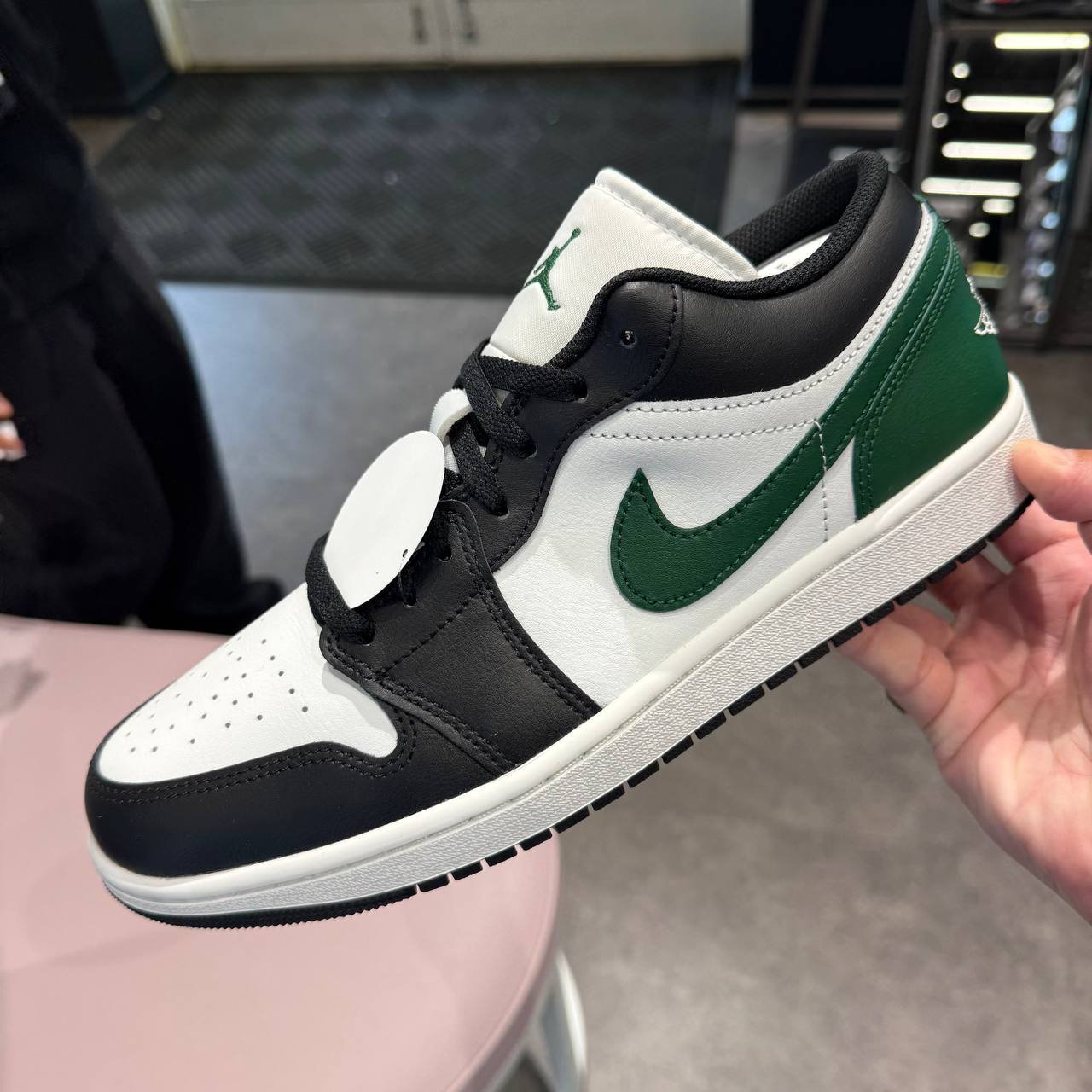 NIKE JORDAN 1 LOW