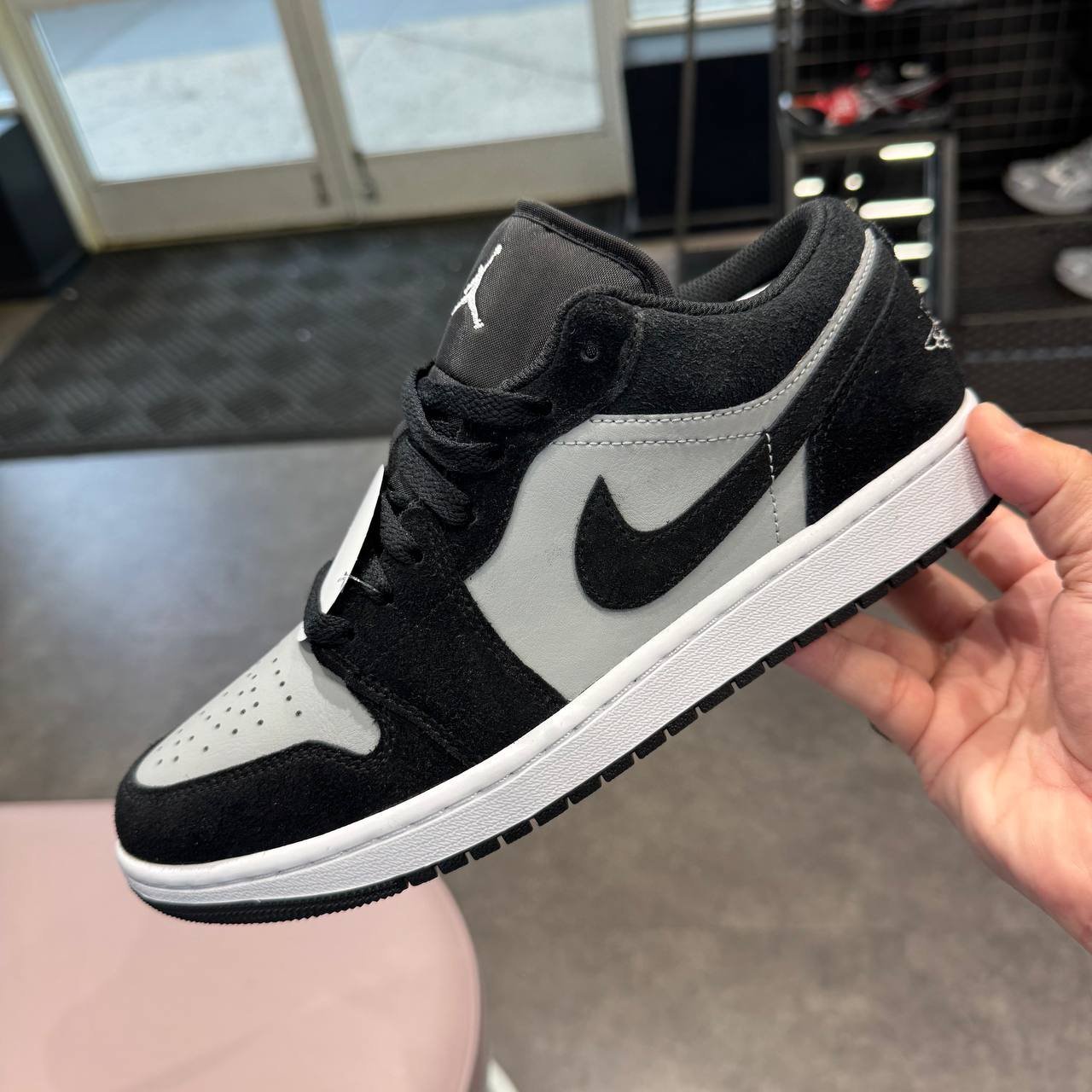 NIKE JORDAN 1 LOW