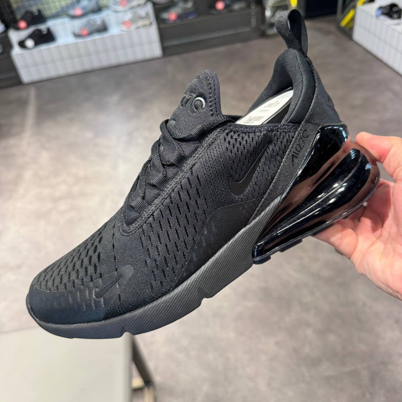 AIR MAX 270