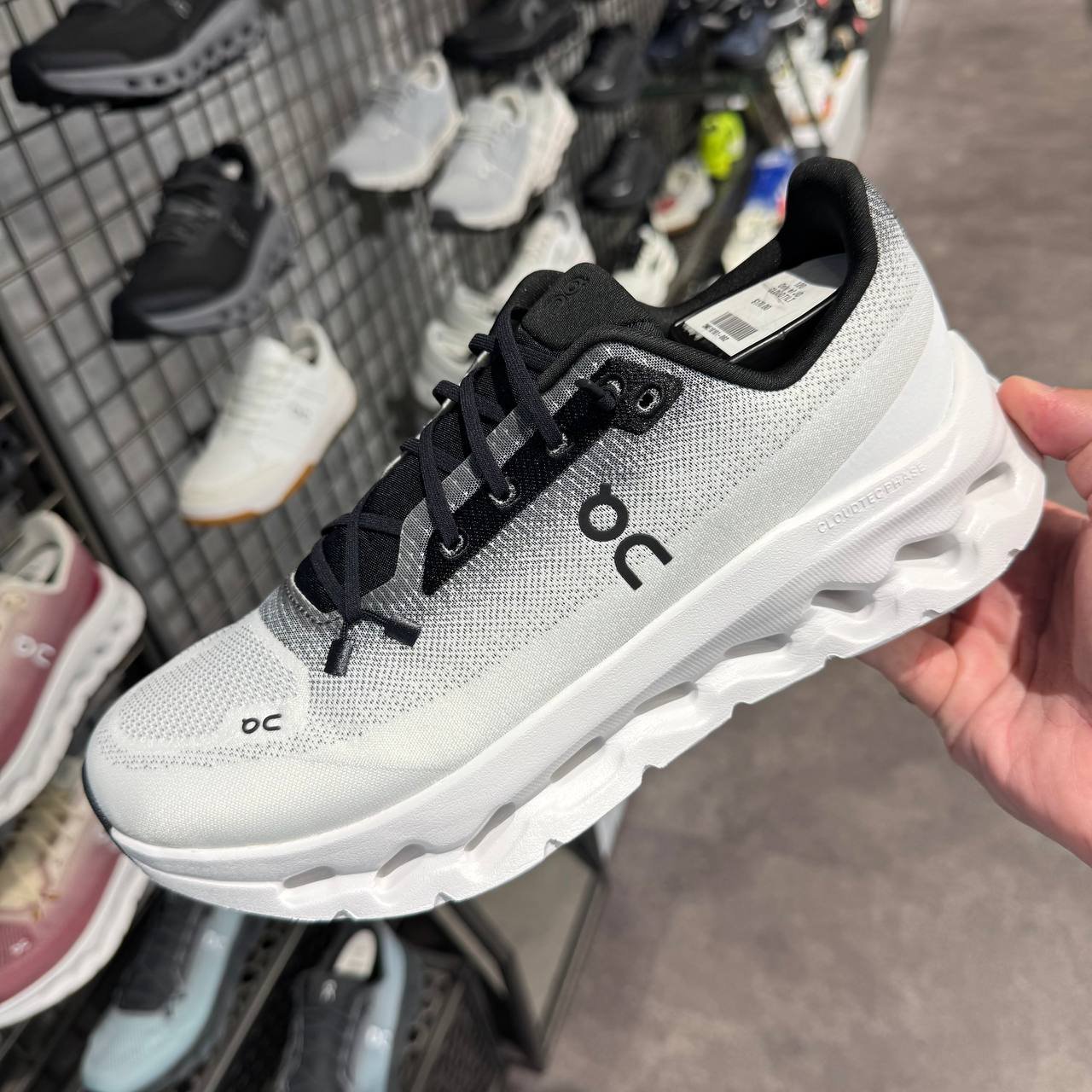 ON CLOUD TILT