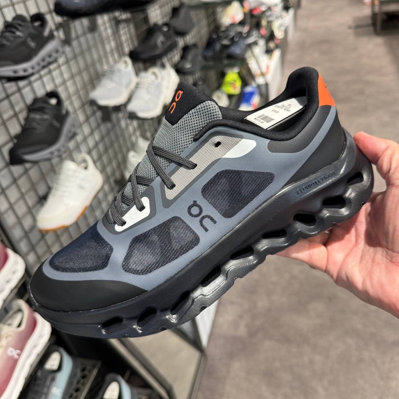 ON CLOUD TILT