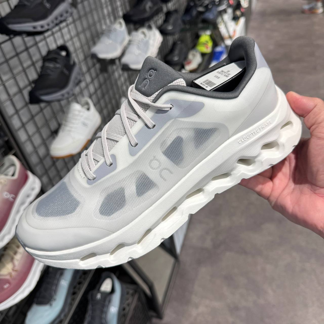 ON CLOUD TILT