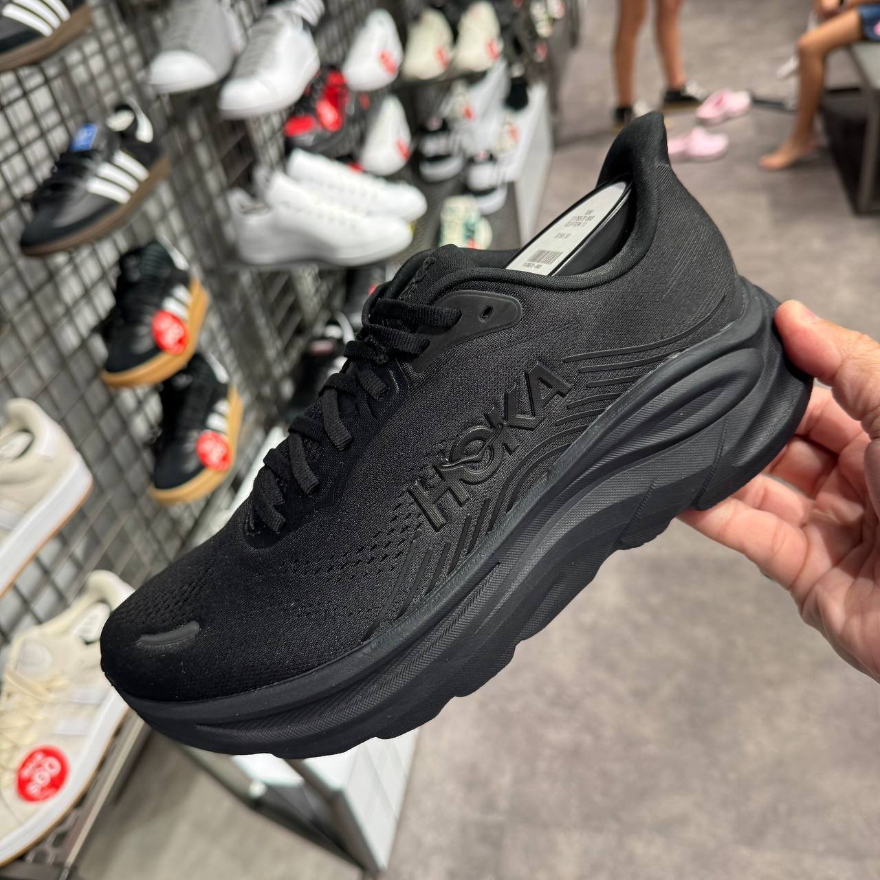 HOKA CLIFTON 11