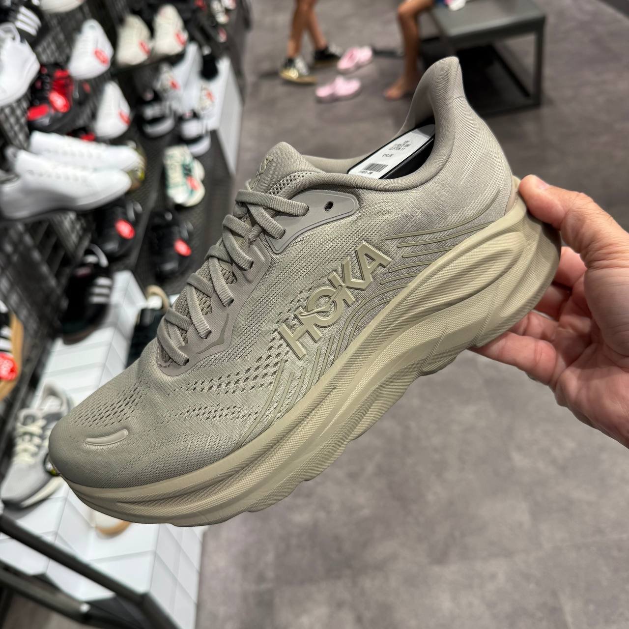 HOKA CLIFTON 11