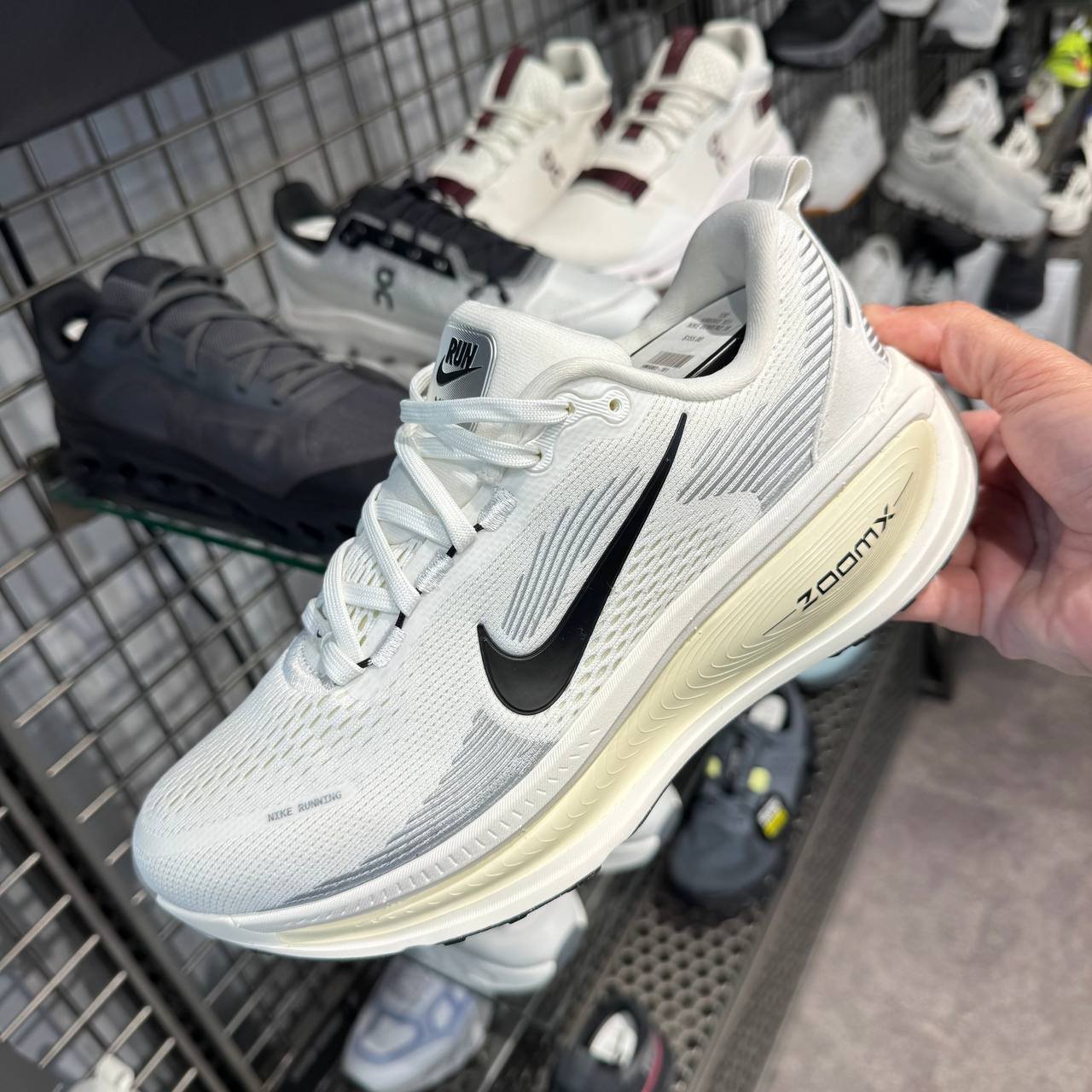 NIKE VOMERO 18