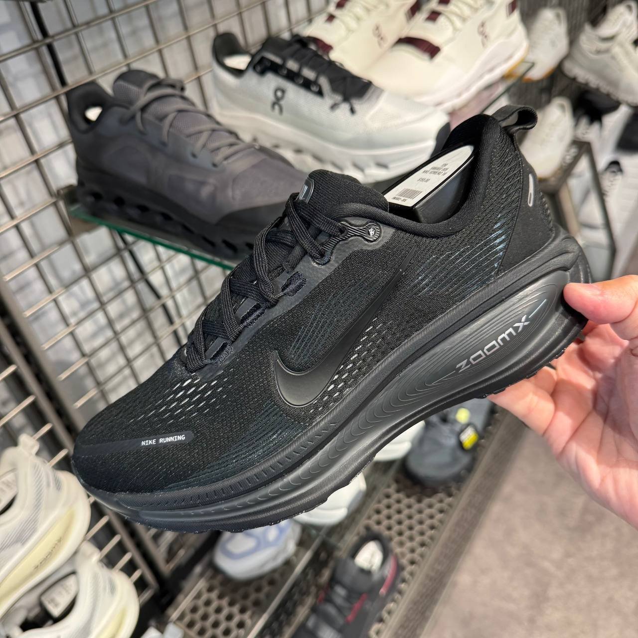 NIKE VOMERO 18