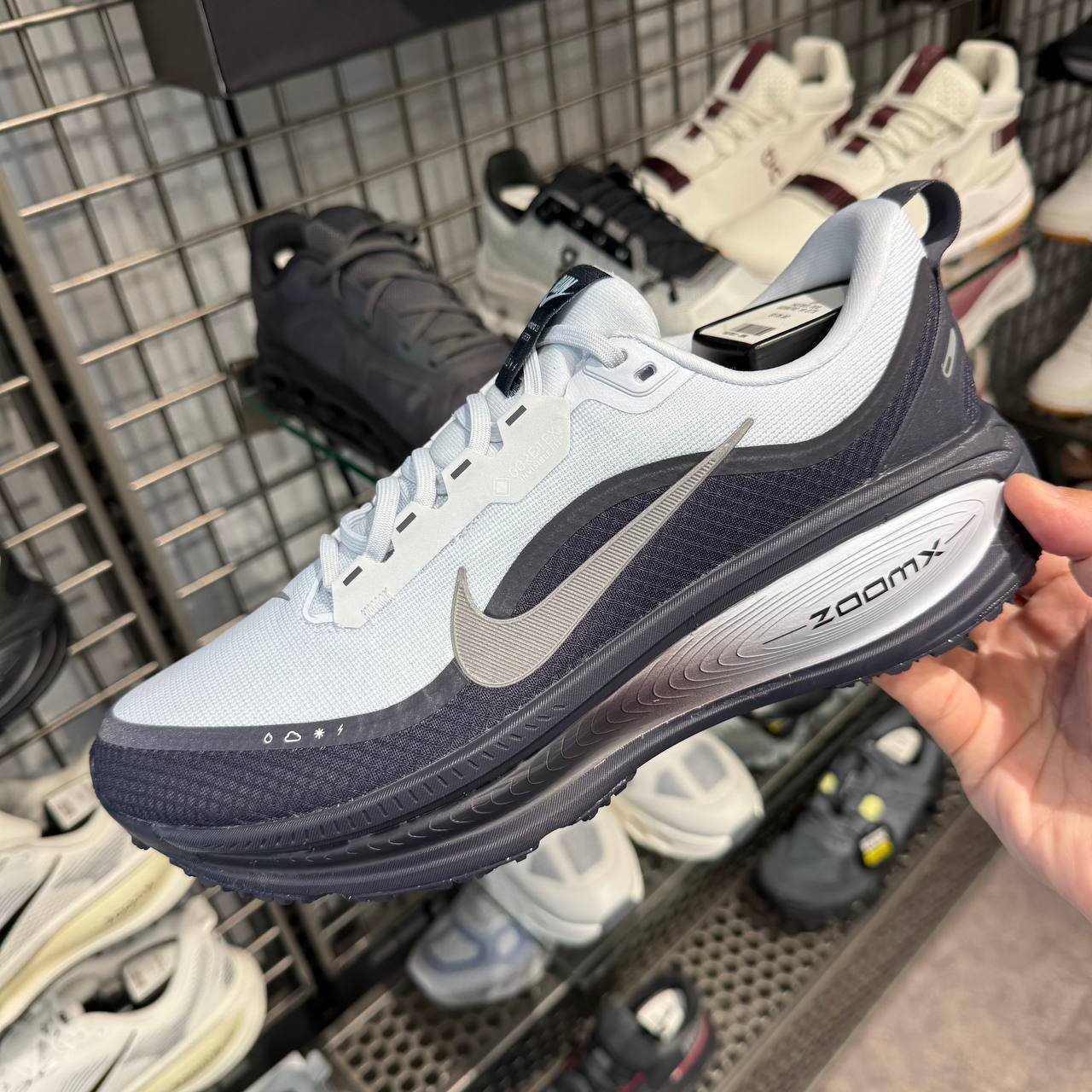 NIKE VOMERO 18 GTX