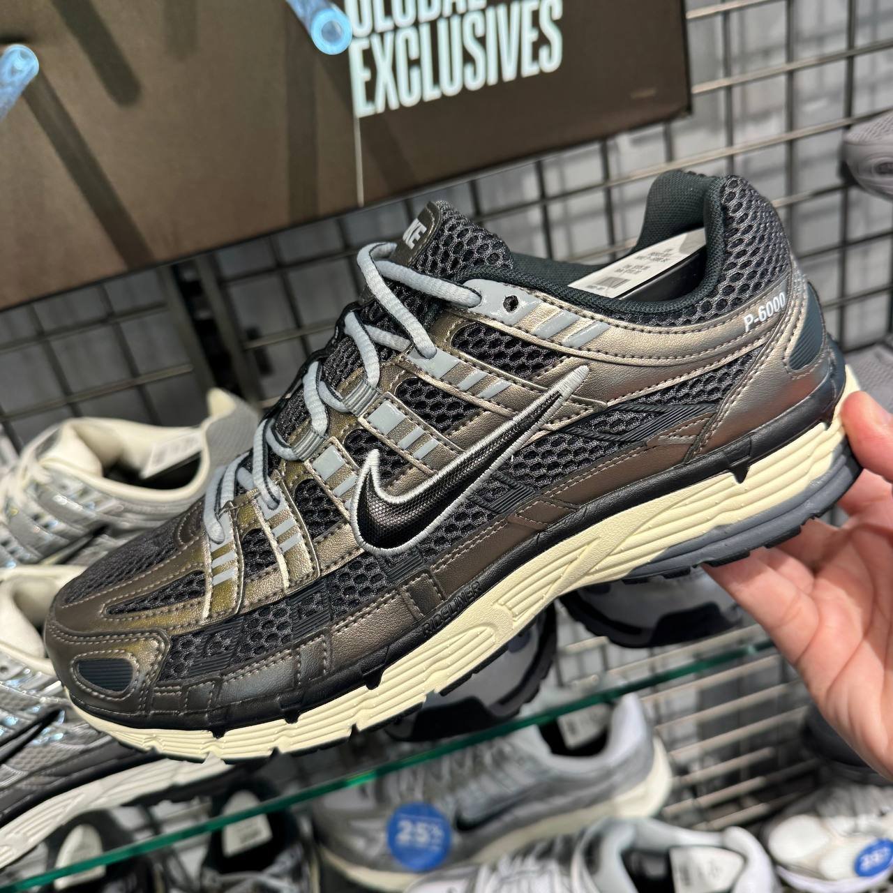 NIKE P6000