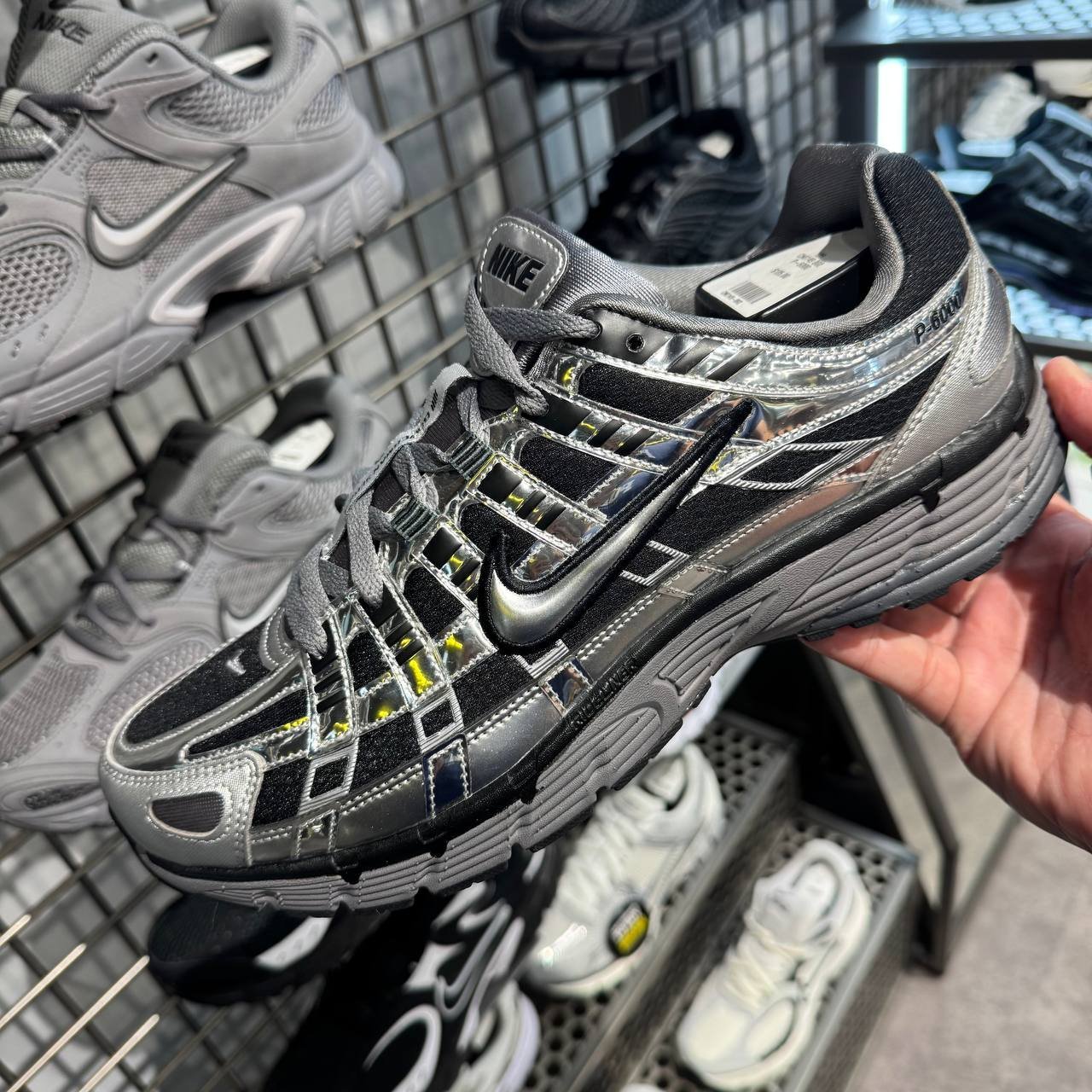 NIKE P6000
