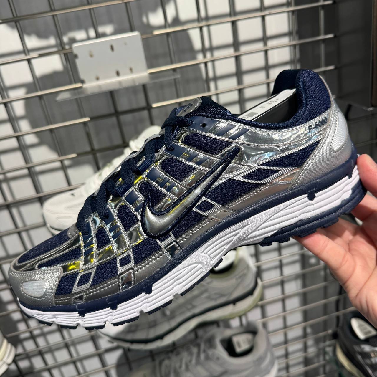 NIKE P6000